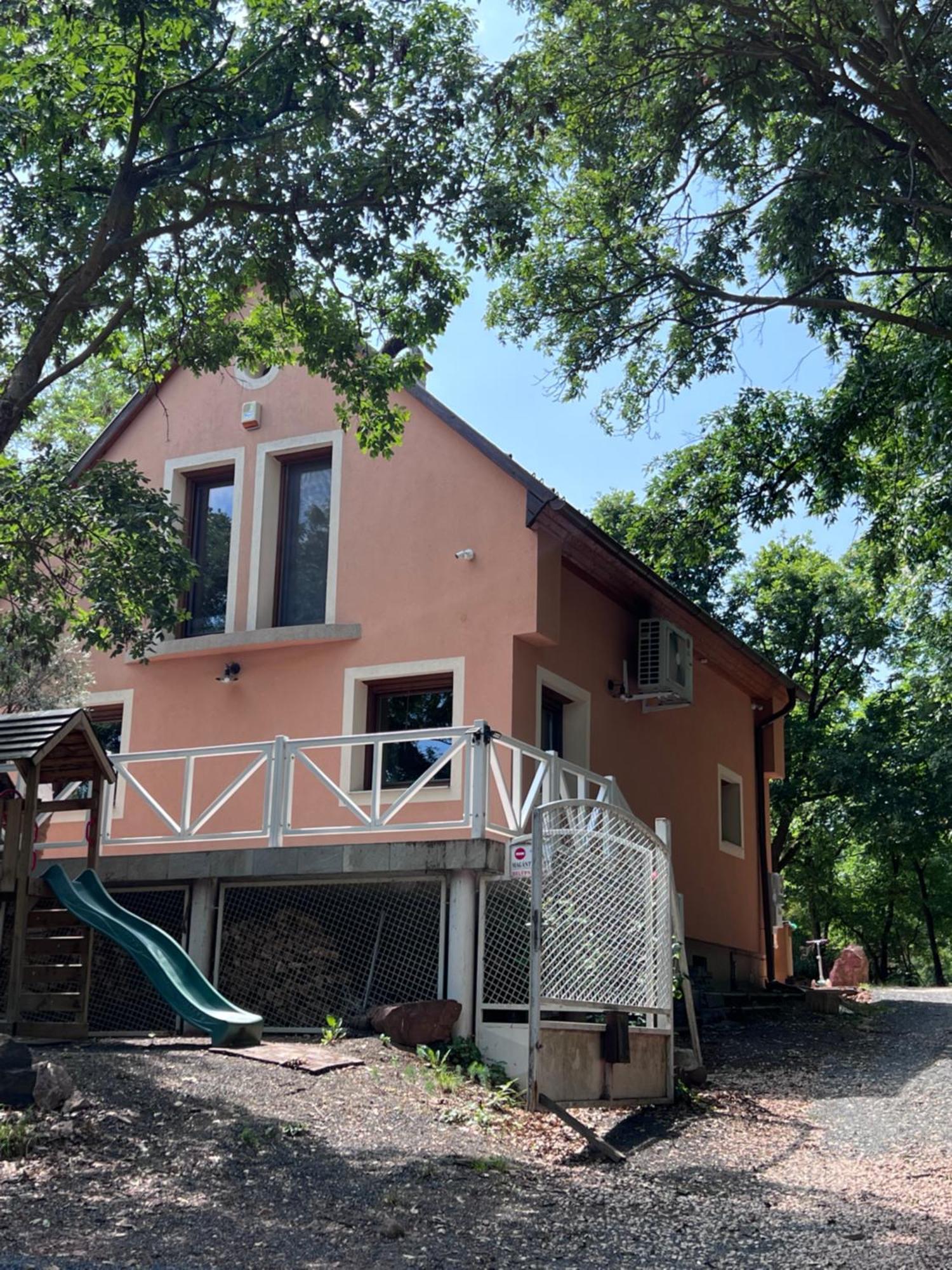 Red Stone Palkoeve 200m A Balaton Parttol Kilatassal Appartement